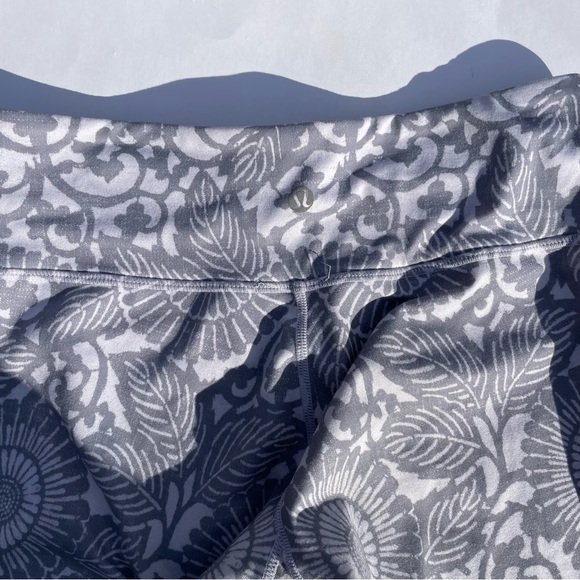 Lululemon Wunder Under Crop Legging Fossil Grey Beachy Floral w white Rare 6 - Picture 6 of 10